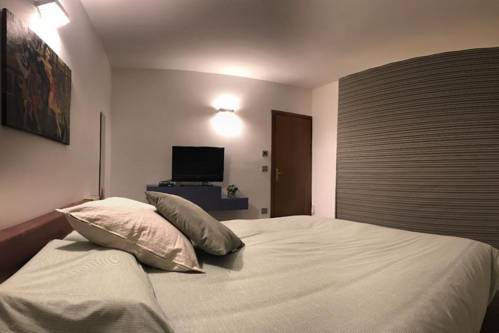 Nifty Intera Villa Con Piscina Relax, Idromassaggio E Sauna Muscletto エクステリア 写真